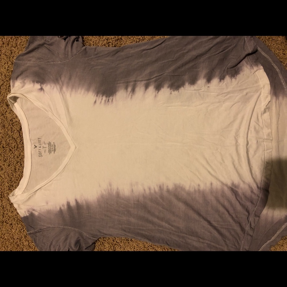 AE V-neck tee
